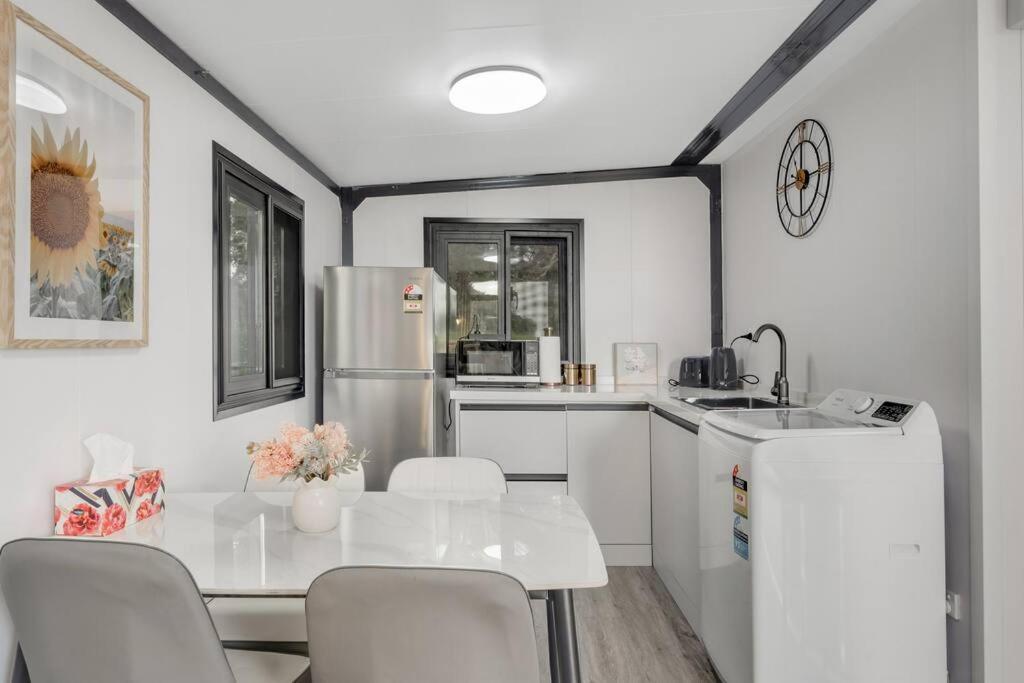 2 Bedrooms Cabin 5 Min To Pukekohe Town Centre المظهر الخارجي الصورة