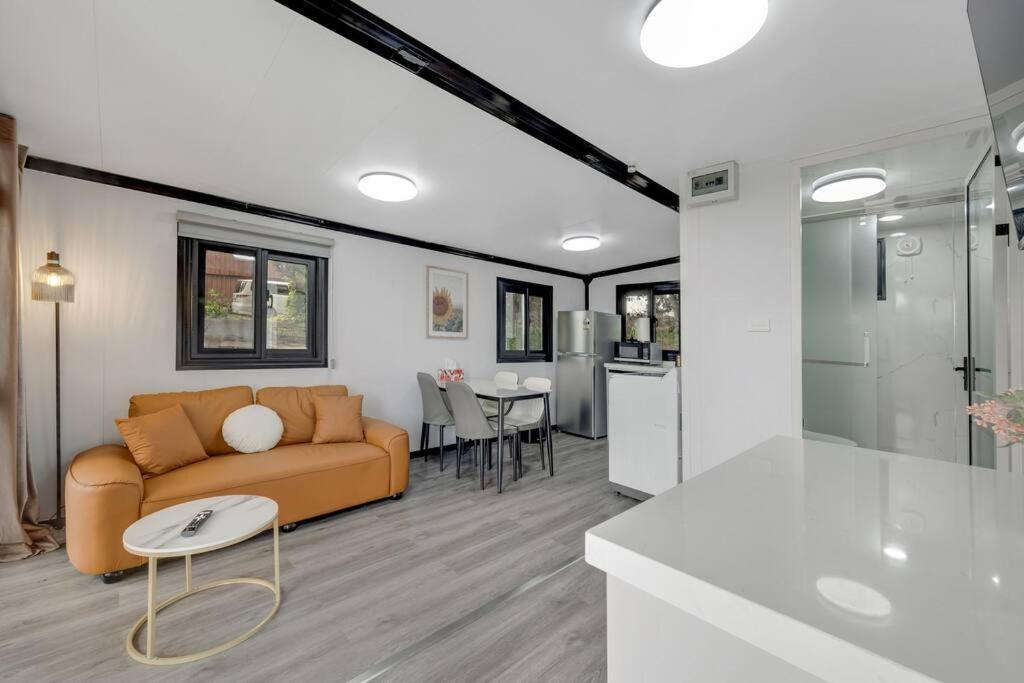 2 Bedrooms Cabin 5 Min To Pukekohe Town Centre المظهر الخارجي الصورة