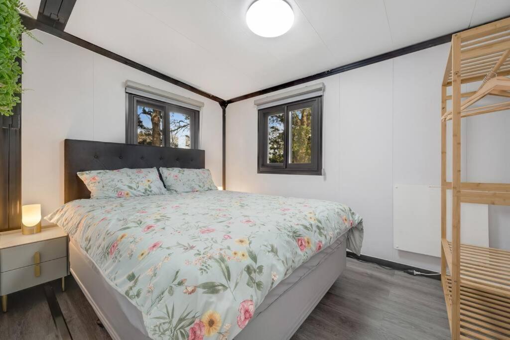 2 Bedrooms Cabin 5 Min To Pukekohe Town Centre المظهر الخارجي الصورة